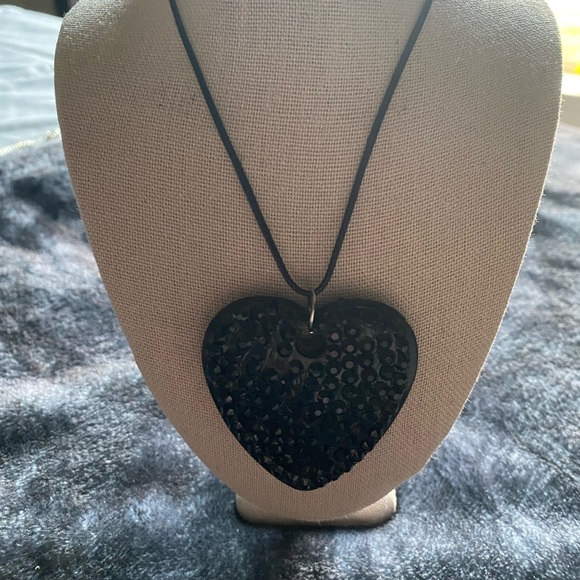 Jet Black Heart Necklace - Picture 1 of 2